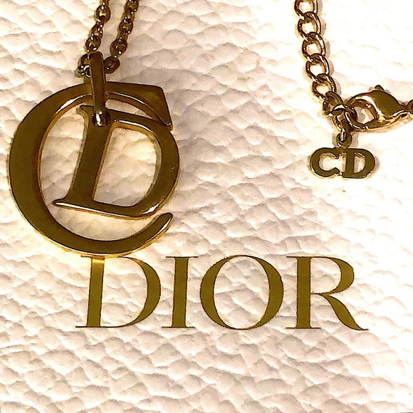 DIOR Oversized CD Monogram Gold Plated Pendant on 22” GP Necklace in DIOR BOX - Picture 4 of 13